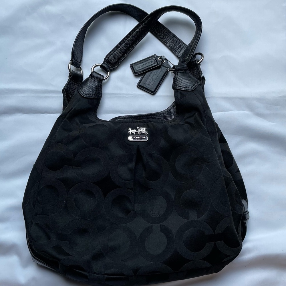 Coach 21125 Madison Maggie Op Art Shoulder Bag